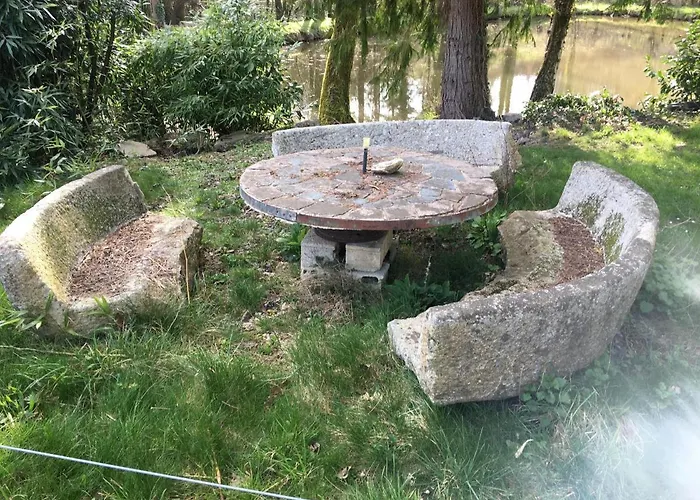 Charming 2-bed In Domfront-en-poiraie Vakantiehuis Perrou